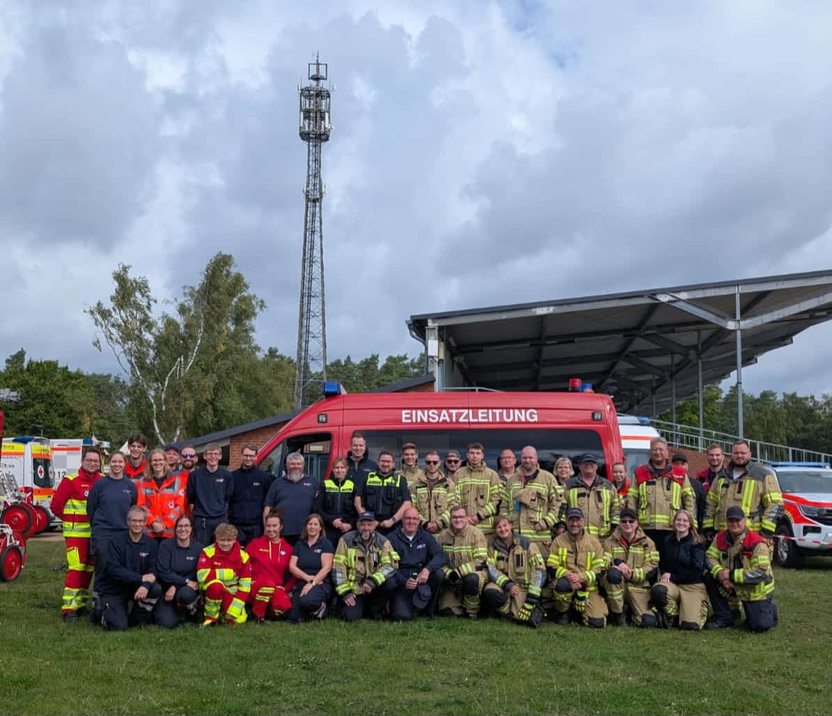 Gruppenbild der „Blaulichtfamilie“ am Samstag, 05.09.2026